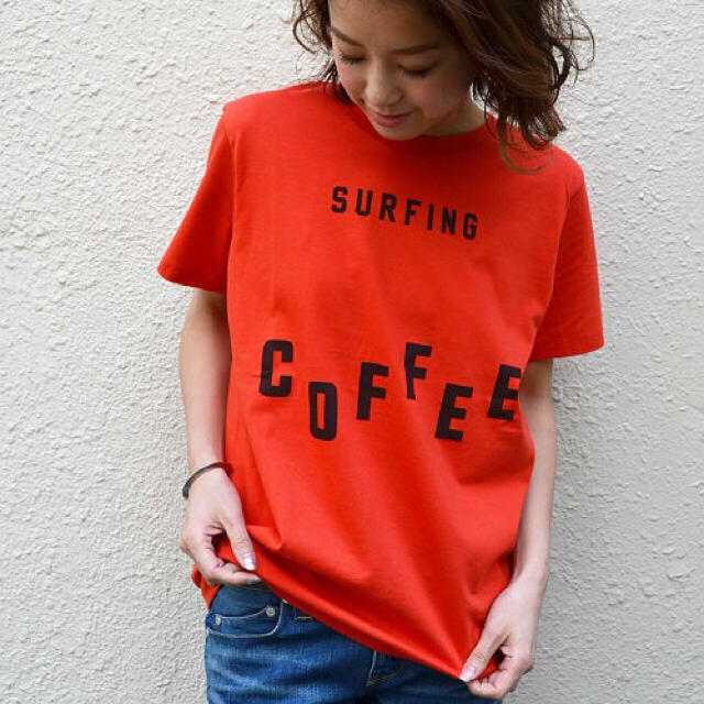 FRAMeWORK(フレームワーク)の"COFFEE"ランダムロゴTシャツ レディースのトップス(Tシャツ(半袖/袖なし))の商品写真