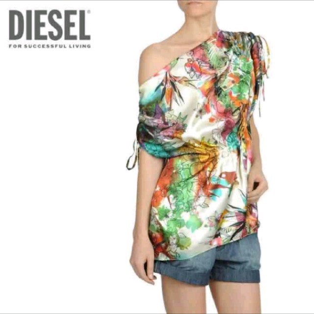 DIESEL(ディーゼル)のＳサイズ チュニック 花柄 サテン Dampoh Floral レディースのトップス(チュニック)の商品写真