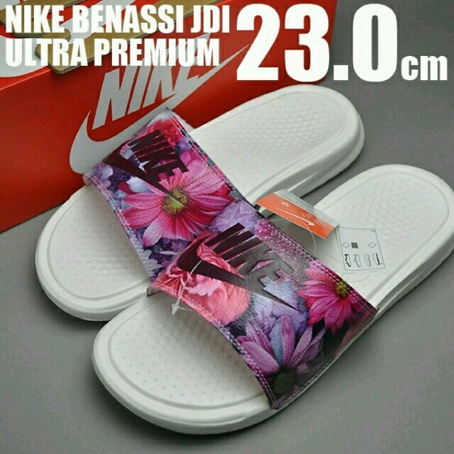 NIKE(ナイキ)の選べる花柄♥送料込23cm♥ナイキ ベナッシ JDI プレミアム 白ピンク レディースの靴/シューズ(サンダル)の商品写真