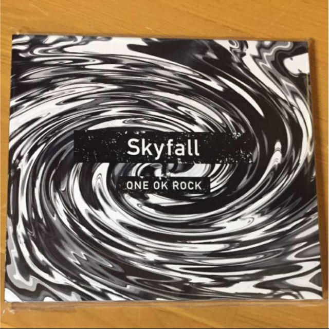 ONE OK ROCK(ワンオクロック)のONEOKROCK 会場限定 Skyfall 未開封 エンタメ/ホビーのCD(ポップス/ロック(邦楽))の商品写真