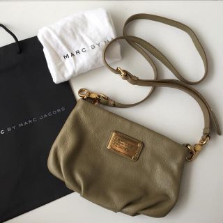 マークバイマークジェイコブス(MARC BY MARC JACOBS)のマークバイマークジェイコブス ショルダー クラシックQ パーシー オリーブ(ショルダーバッグ)