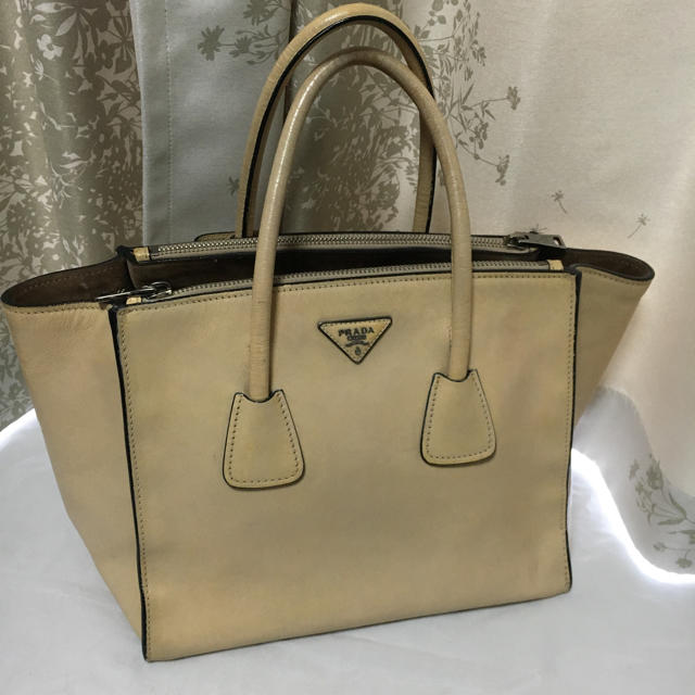 PRADA(プラダ)のプラダ グレース カーフスキン ハンドバッグ レディースのバッグ(ハンドバッグ)の商品写真