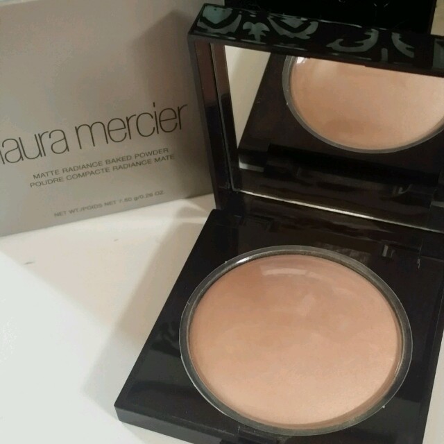 laura mercier(ローラメルシエ)の☆美品☆ローラメルシエ　マットラディアンス　ハイライト　01 コスメ/美容のベースメイク/化粧品(フェイスカラー)の商品写真