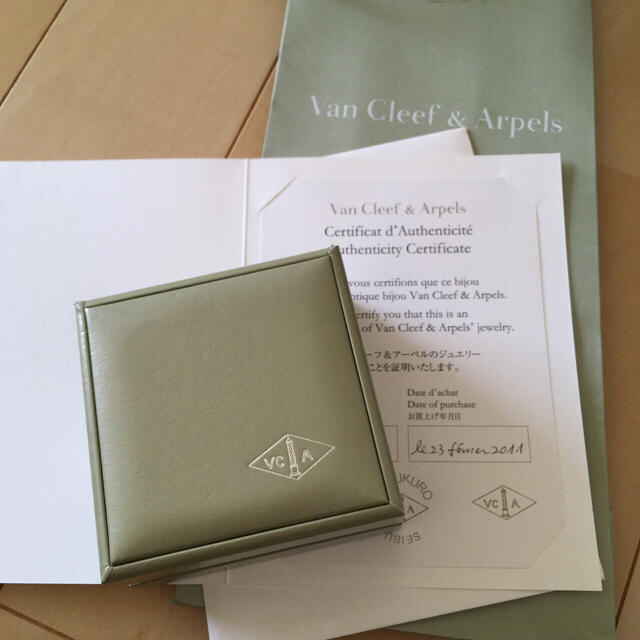 Van Cleef & Arpels(ヴァンクリーフアンドアーペル)のヴァンクリーフ&アーペル スウィートアルハンブラ ピアス 美品♥️ レディースのアクセサリー(ピアス)の商品写真
