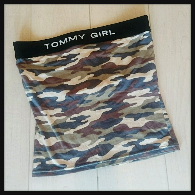 tommy girl(トミーガール)のTOMMY GIRL♡迷彩柄ベアトップ新品 レディースのトップス(ベアトップ/チューブトップ)の商品写真