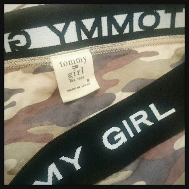 tommy girl(トミーガール)のTOMMY GIRL♡迷彩柄ベアトップ新品 レディースのトップス(ベアトップ/チューブトップ)の商品写真