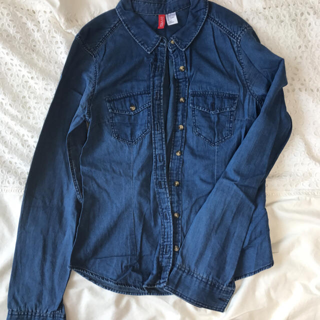 H&M(エイチアンドエム)のh&m デニムシャツ レディースのトップス(シャツ/ブラウス(長袖/七分))の商品写真