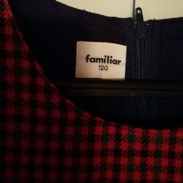 familiar(ファミリア)のファミリア  赤チェック ジャンパースカート  120cm キッズ/ベビー/マタニティのキッズ服女の子用(90cm~)(ワンピース)の商品写真