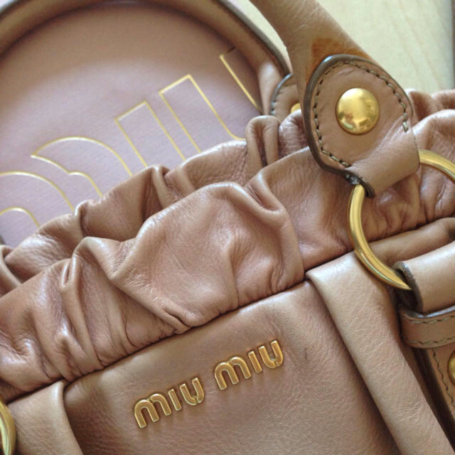 miumiu(ミュウミュウ)のmiumiu 2wayバッグ レディースのバッグ(ショルダーバッグ)の商品写真