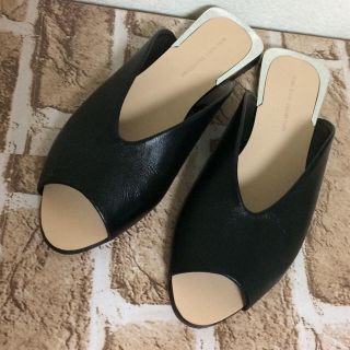 ザラ(ZARA)のZARA★Vカットレザーフラットサンダル(サンダル)