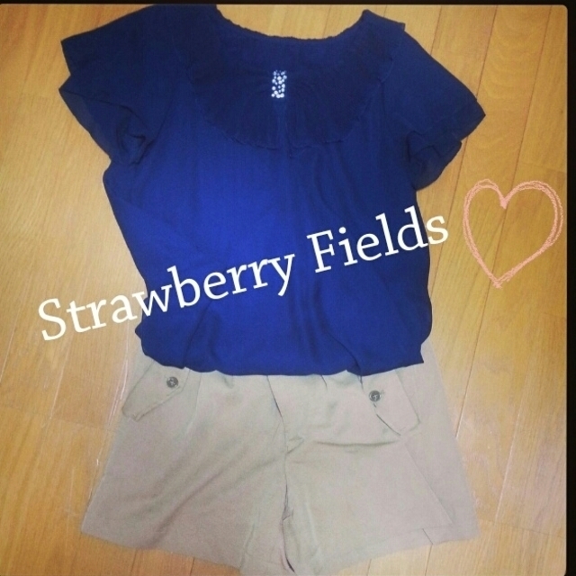 STRAWBERRY-FIELDS(ストロベリーフィールズ)の美品☆紺色ビジュートップス レディースのトップス(カットソー(半袖/袖なし))の商品写真