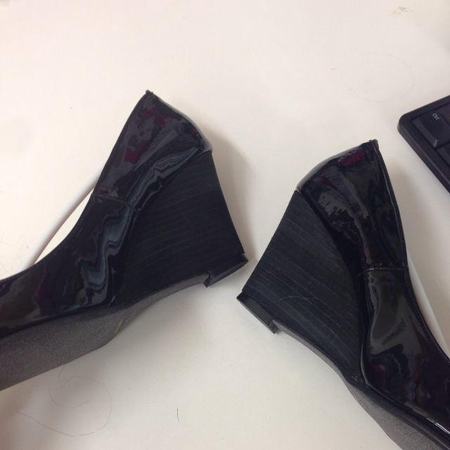 黒エナメルパンプス☆24.0cm レディースの靴/シューズ(ハイヒール/パンプス)の商品写真