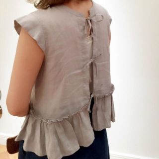 ドットアンドストライプスチャイルドウーマン(Dot&Stripes CHILDWOMAN)のバックリボン ペプラムブラウス (シャツ/ブラウス(半袖/袖なし))