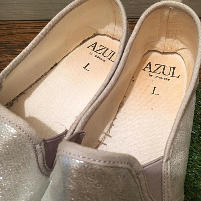 AZUL by moussy(アズールバイマウジー)のAZULのシルバースリッポン  メタリック レディースの靴/シューズ(スリッポン/モカシン)の商品写真