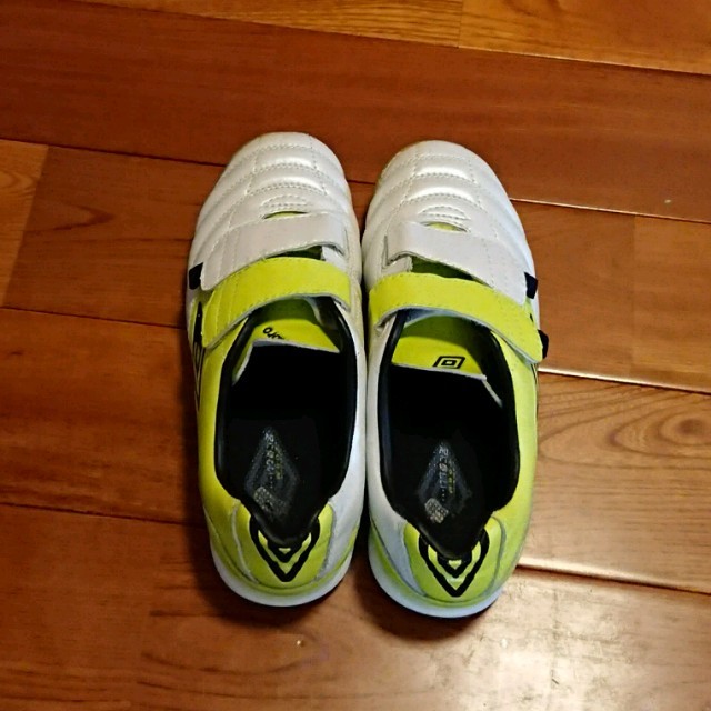 UMBRO(アンブロ)のumbro☆室内用ｼｭｰｽﾞ☆ﾌｯﾄｻﾙ☆size→20㎝ キッズ/ベビー/マタニティのキッズ靴/シューズ(15cm~)(スニーカー)の商品写真