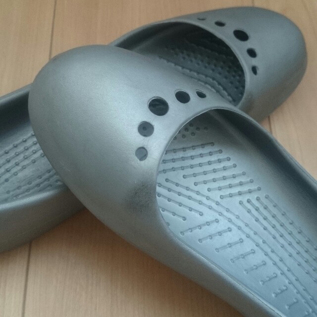 crocs(クロックス)のcrocsサイズW8 24cm レディースの靴/シューズ(サンダル)の商品写真