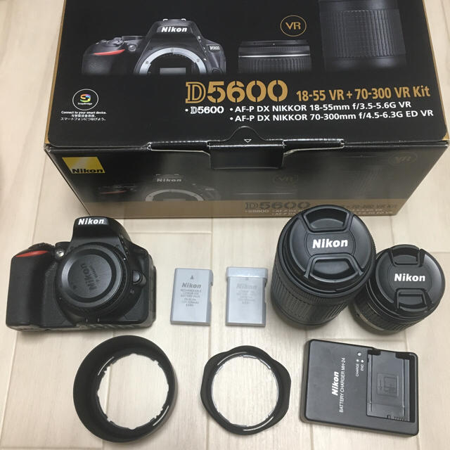 新品　Nikon ニコン　D5600 ダブルズームキット　一眼レフ