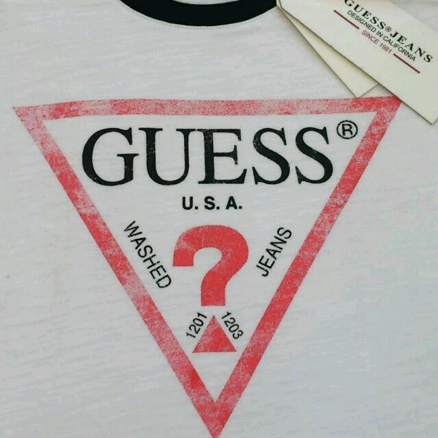 GUESS(ゲス)のGUESS　ゲス　レディース　ティーシャツ　ショート丈　 レディースのトップス(Tシャツ(半袖/袖なし))の商品写真