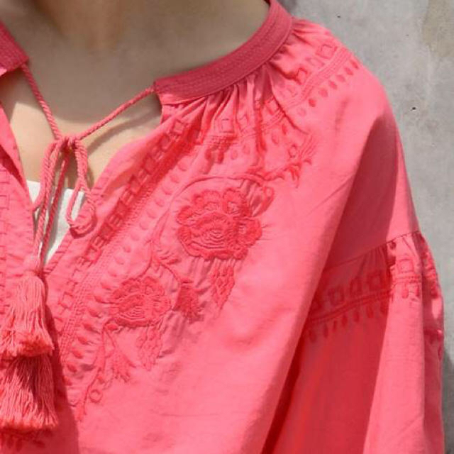 Ciaopanic(チャオパニック)のチャオパニック フラワー刺繍ブラウス ピンク レディースのトップス(シャツ/ブラウス(長袖/七分))の商品写真