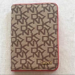 ダナキャランニューヨーク(DKNY)の【DKNY】パスポートケース(ポーチ&ラゲージタグ付き)(旅行用品)