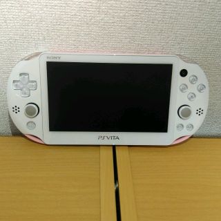 ソニー(SONY)のPSVITA ライトピンク/ホワイト　8GB(携帯用ゲーム機本体)