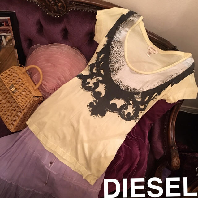 DIESEL(ディーゼル)の美品❗️DIESEL アンティーク風銀箔押しプリント半袖カットソー/Tシャツ レディースのトップス(Tシャツ(半袖/袖なし))の商品写真