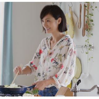 ザラ(ZARA)のzara　木下優樹菜がＣＭで着用し話題になったフローラルブラウス(シャツ/ブラウス(長袖/七分))