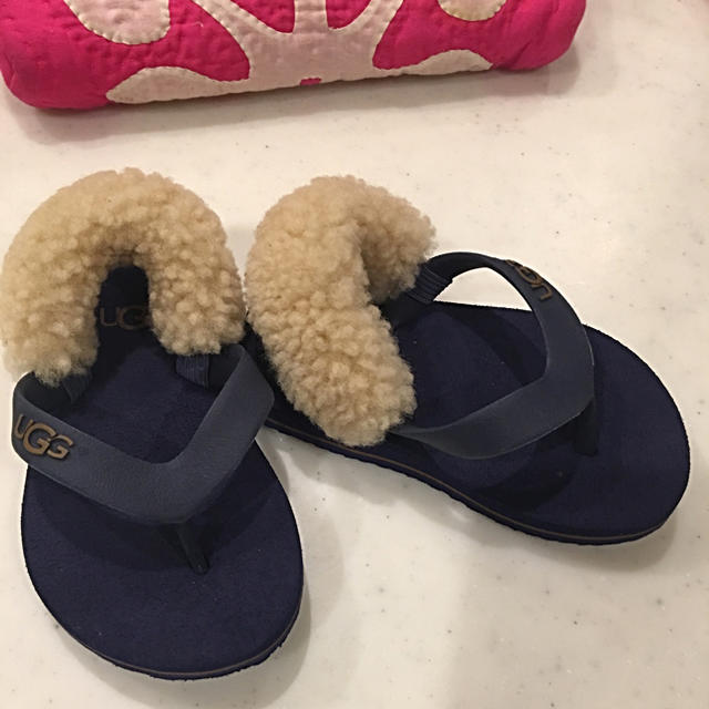 UGG(アグ)のUGG ベビーサンダル  キッズ/ベビー/マタニティのベビー靴/シューズ(~14cm)(サンダル)の商品写真