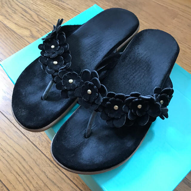 BEAUTY&YOUTH UNITED ARROWS(ビューティアンドユースユナイテッドアローズ)のふう様専用island slipper ブラック フラワーモチーフ 別注モデル レディースの靴/シューズ(サンダル)の商品写真
