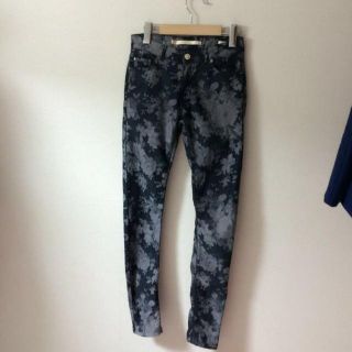 ザラ(ZARA)のZARA♡完売♡花柄スキニーフィット♡(デニム/ジーンズ)