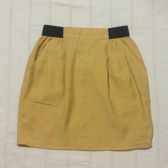 KBF(ケービーエフ)のコクーンシルエットスカート レディースのスカート(ひざ丈スカート)の商品写真