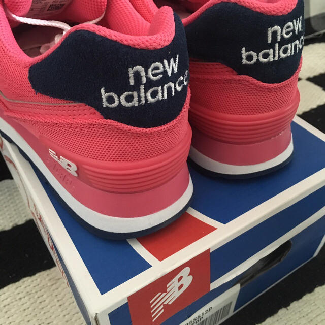 New Balance(ニューバランス)のふう様専用！！【新品】ニューバランス574（ピンク:24.0㎝） レディースの靴/シューズ(スニーカー)の商品写真