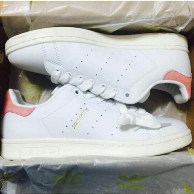 adidas(アディダス)のADIDAS STAN SMITH  レディースの靴/シューズ(スニーカー)の商品写真