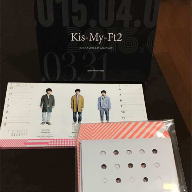 Johnny's(ジャニーズ)のKis-My-Ft2 カレンダー 2015-2016 エンタメ/ホビーのタレントグッズ(アイドルグッズ)の商品写真