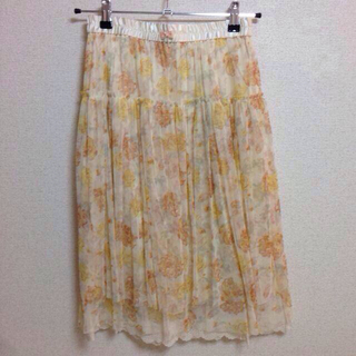 ダブルクローゼット(w closet)の花柄スカート(ひざ丈スカート)