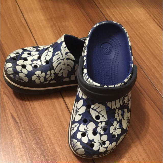 crocs(クロックス)のMIKIさま専用 クロックス c10-11 キッズ/ベビー/マタニティのキッズ靴/シューズ(15cm~)(サンダル)の商品写真