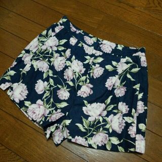 スナイデル(SNIDEL)のsnidel　花柄ショートパンツ(ショートパンツ)