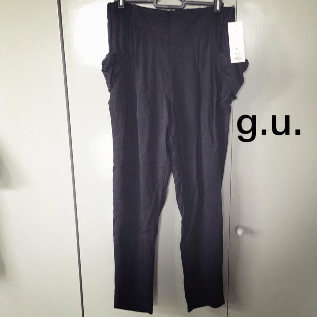 GU(ジーユー)のg.u.ドレープパンツ★新品タグ付き★ レディースのパンツ(サルエルパンツ)の商品写真