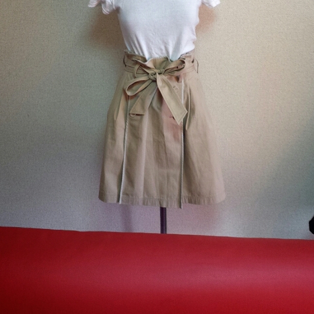 TOMORROWLAND(トゥモローランド)のリボン  スカート レディースのスカート(ひざ丈スカート)の商品写真