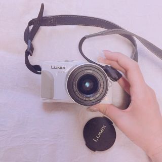 人気のホワイト☆Wi-Fi&自撮りOK☆ Lumix GF-6の通販 by さのまり's