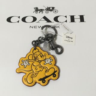 ディズニー(Disney)のレア【新品】COACH×Disney コラボ★ミッキー キーホルダー(キーホルダー)