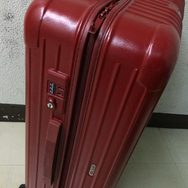 RIMOWA(リモワ)の中古 リモワ サルサレッド M/61L☆送料無料 レディースのバッグ(スーツケース/キャリーバッグ)の商品写真