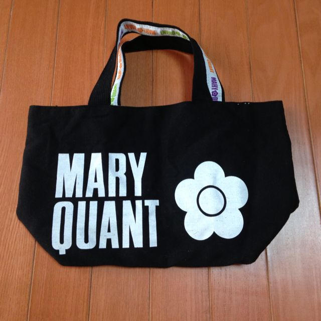 MARY QUANT(マリークワント)のMARY QUANT。雑誌の付録バック。 レディースのバッグ(ハンドバッグ)の商品写真