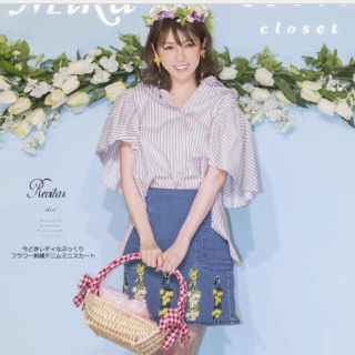 トッコ(tocco)の【なん様専用】最終値下完売品タグ付き新品tocco closetフラワー刺繍デニ(ひざ丈スカート)