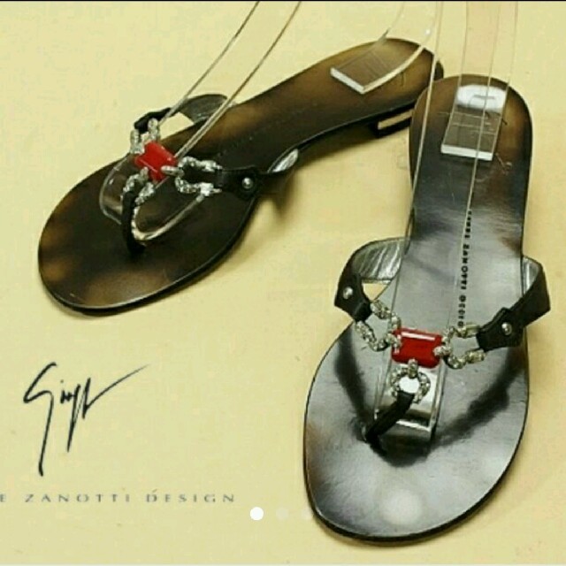 GIUZEPPE ZANOTTI(ジュゼッペザノッティ)のジュゼッペザノッティ ストーン装飾 トングサンダル レディースの靴/シューズ(サンダル)の商品写真