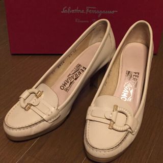 フェラガモ(Ferragamo)の✨✨フェラガモ パンプス  美品✨✨(ローファー/革靴)