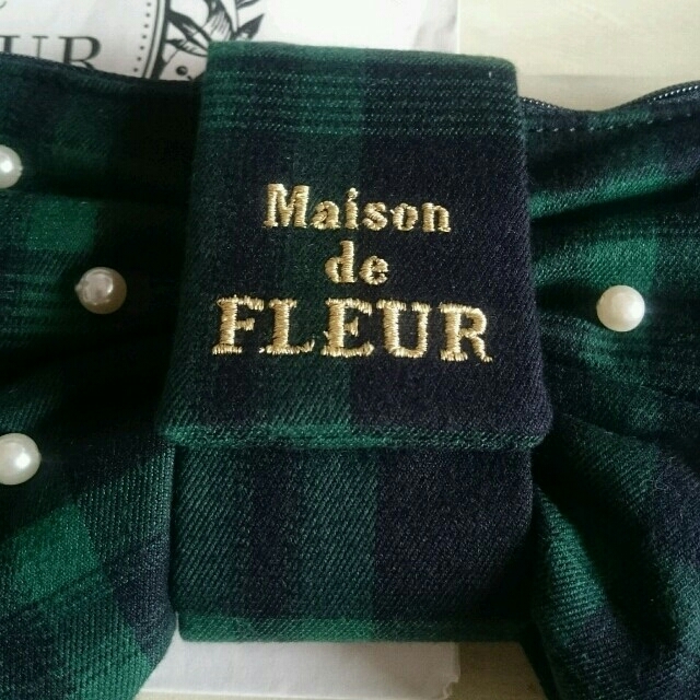 Maison de FLEUR(メゾンドフルール)の☆Maison de FLEURリボン型ポーチ☆新品・グリーンチェック レディースのファッション小物(ポーチ)の商品写真