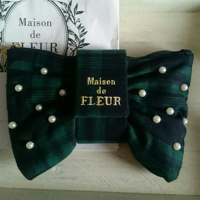 Maison de FLEUR(メゾンドフルール)の☆Maison de FLEURリボン型ポーチ☆新品・グリーンチェック レディースのファッション小物(ポーチ)の商品写真