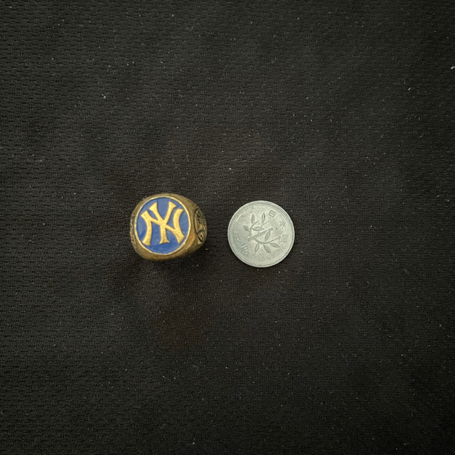 2006年ニューヨークヤンキースゴールドリング記念指輪 メンズのアクセサリー(リング(指輪))の商品写真