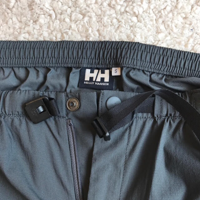 HELLY HANSEN(ヘリーハンセン)のHELLY HANSEN スカート＊チャコールグレー＊撥水加工 レディースのスカート(ミニスカート)の商品写真